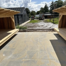 Lægning af fliser til terrasse