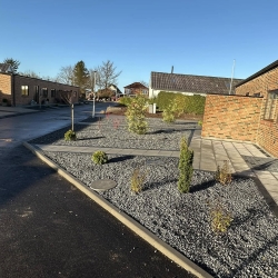 Belægning af ny indkørsel og forhave