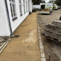 Kantsætning med brosten