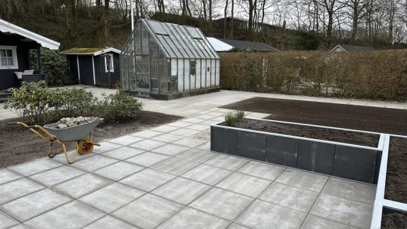 Anlægning af have med bede