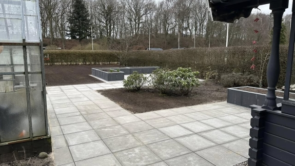 Anlægning af have med bede