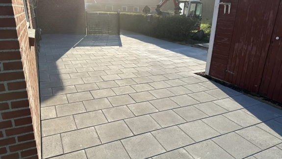 Lægning af fliser til terrasse