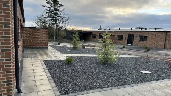 Belægning af ny indkørsel og forhave