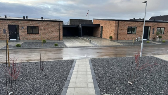 Belægning af ny indkørsel og forhave