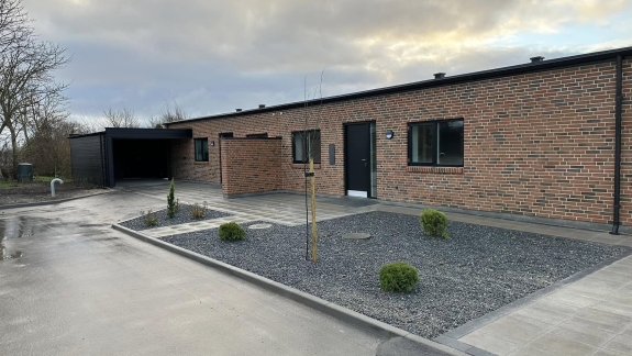 Belægning af ny indkørsel og forhave