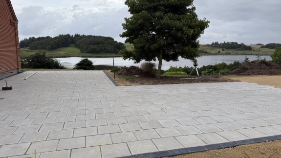 Flisebelægning i Spøttrup