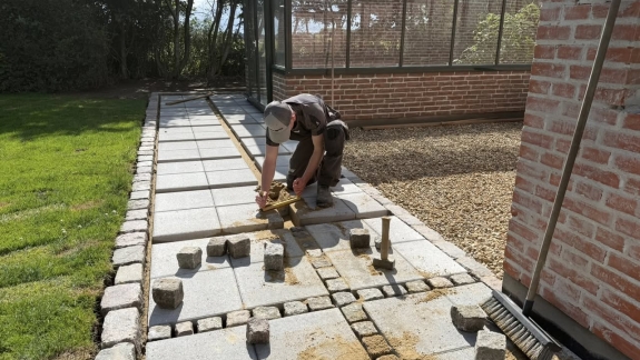 Lægning af fliser og brosten