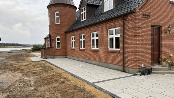 Flisebelægning i Spøttrup