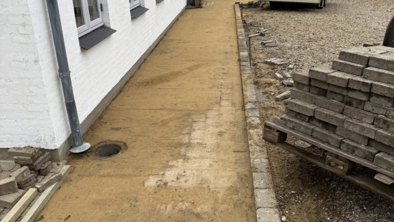 Kantsætning med brosten